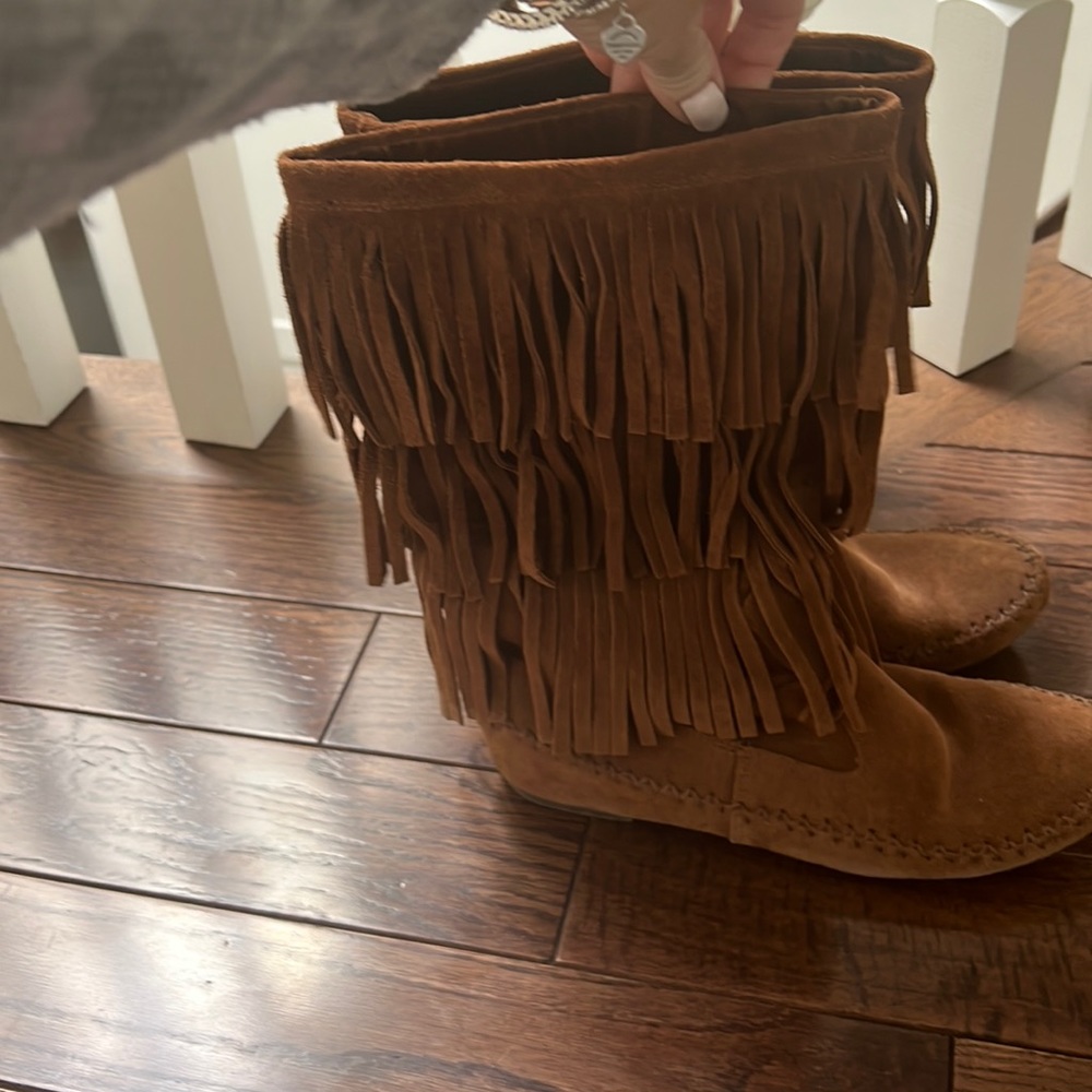 Gorgeous LC Lauren Conrad women’s fringe cognac tan booties size 6.5